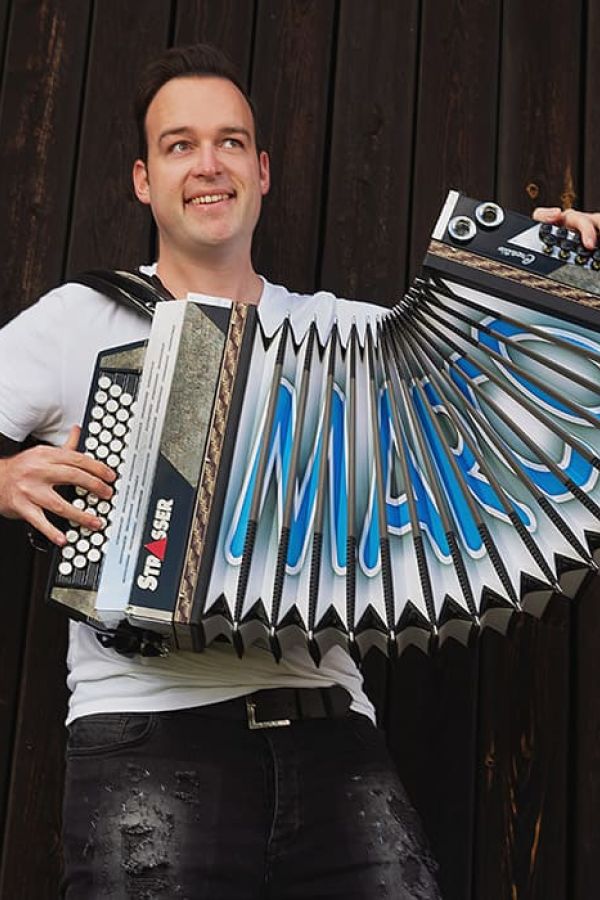 Marco Wahrstaetter mit seiner Ziehharmonika